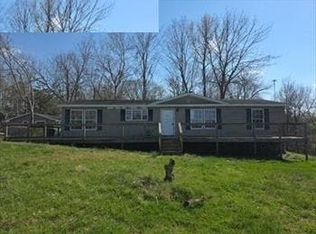 140 Bishop Ln, Burns, TN 37029