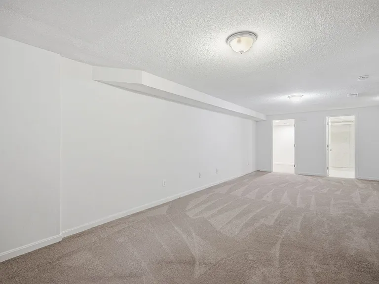 110 Devon Ct — Photo 24