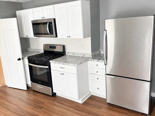 27 W 5th St, Lowell, MA 01850