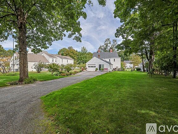 3rd image of 21 Middle St