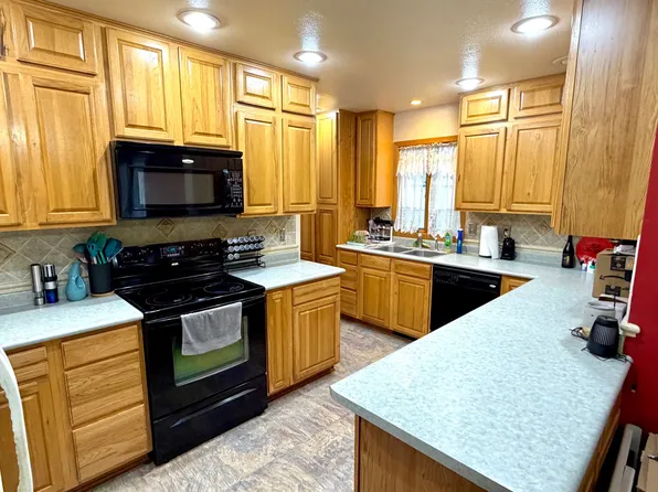 407 Bonner St, Stratton, NE 69043