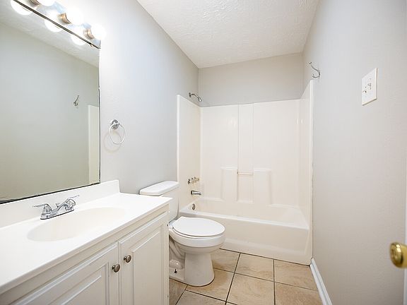 879B-SISTRUNK-bathroom1_06242025