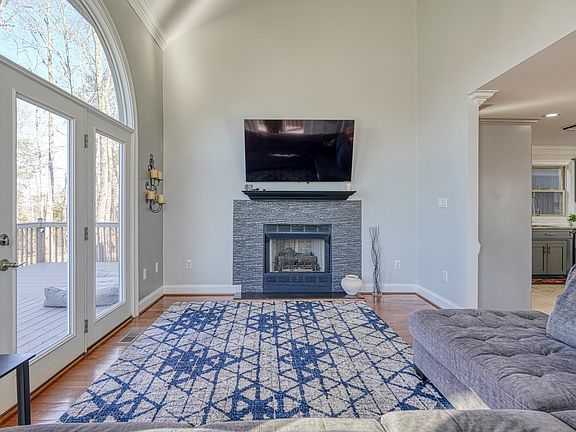 5th image of 118 Sunset Dr