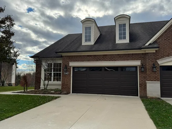 21262 Lilac Ln, Clinton Township, MI 48036