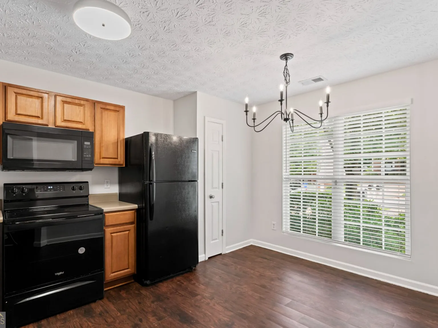 3 bed, 2.5 bath, 1668 sqft, $1,850 — Photo 4