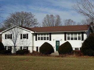 1160 Meadowcrest Dr, Shavertown, PA 18708