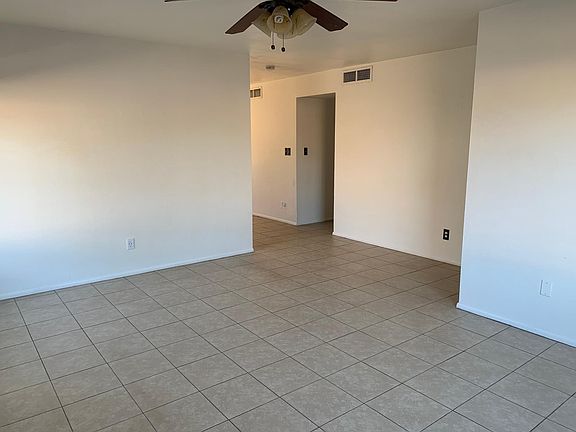 4th image of 5647 W Puget Ave