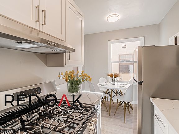 2nd image of 624 S Dunsmuir Ave APT 203