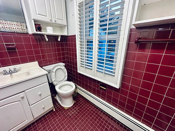 5th image of 68 Ferndale Ave #1