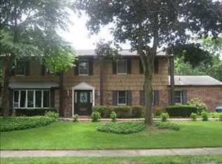 1314 Townline Rd, Hauppauge, NY 11788