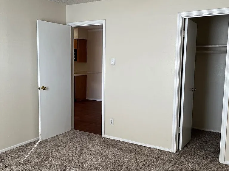 Bentwood Apartments — Photo 23