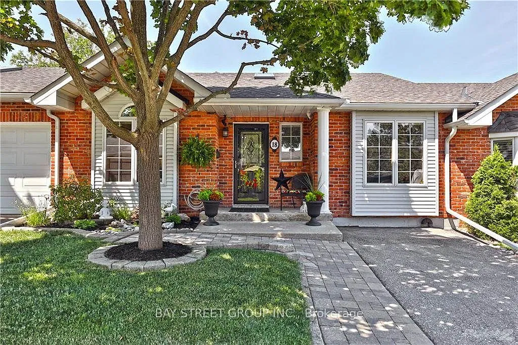 4 bed, $3,100 — Photo 1