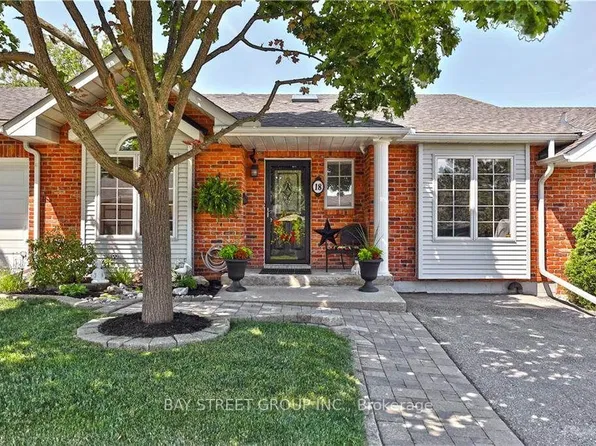 20 Meadowlands Blvd #18, Hamilton, ON L9K 1J5