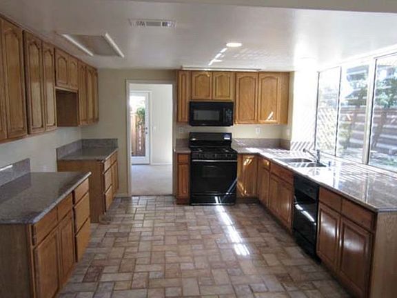 4th image of 40072 Ravenwood Dr
