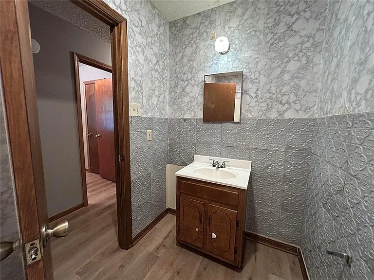 8130 Center St — Photo 10