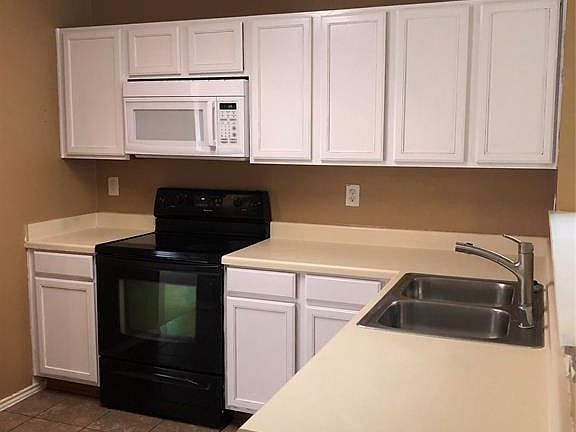 3rd image of 504 Rocky Springs Dr