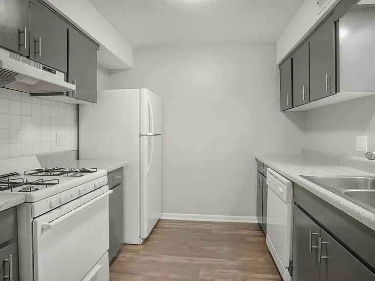 Hillside Apartments — Photo 19