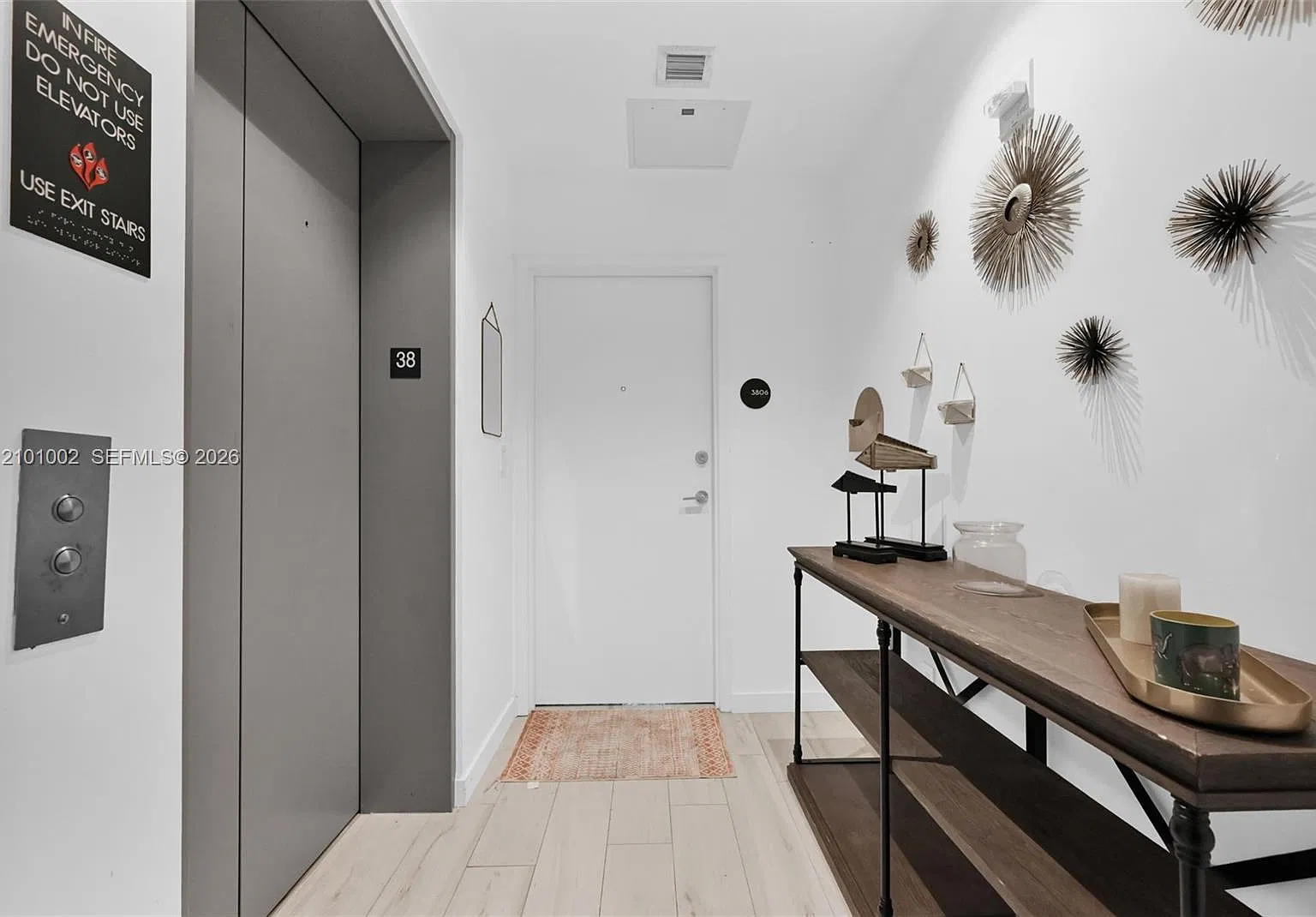 Gran Paraiso Condo — Photo 2