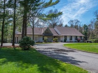 330 Fox Hunt Cres, Syosset, NY 11791