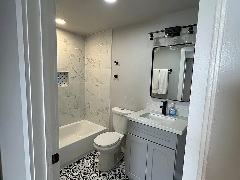 Room 2 ensuite bathroom!