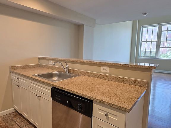 5th image of 314-22 Walnut St #606