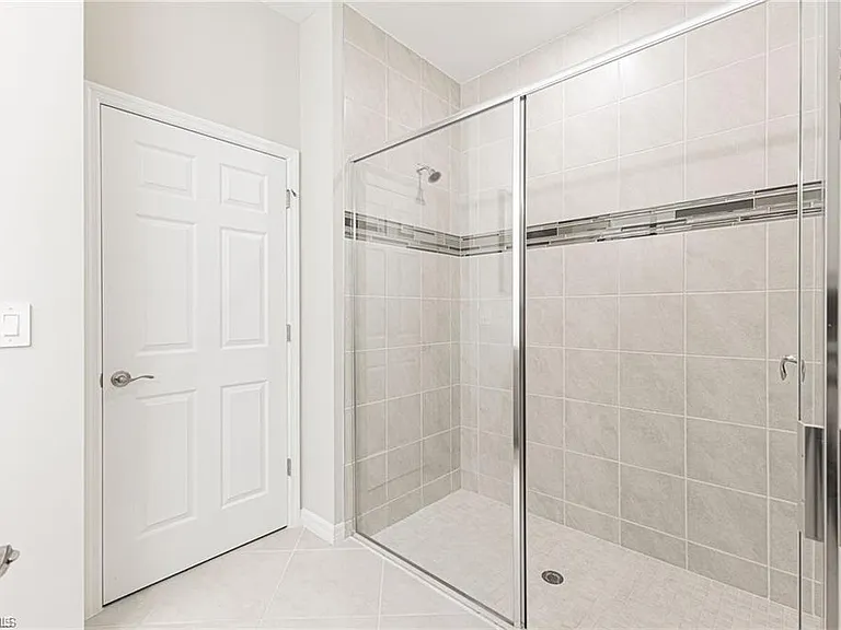 1163 S Town And River Dr — Photo 30