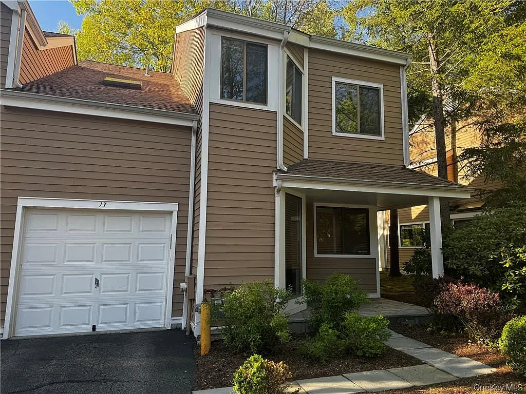 3 bed, 2.5 bath, 1553 sqft, $5,900 — Photo 2