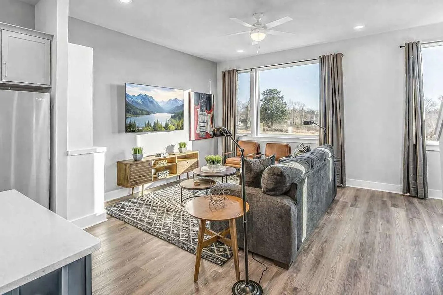 4 bed, 4.0 bath, 1776 sqft, $4,590 — Photo 2