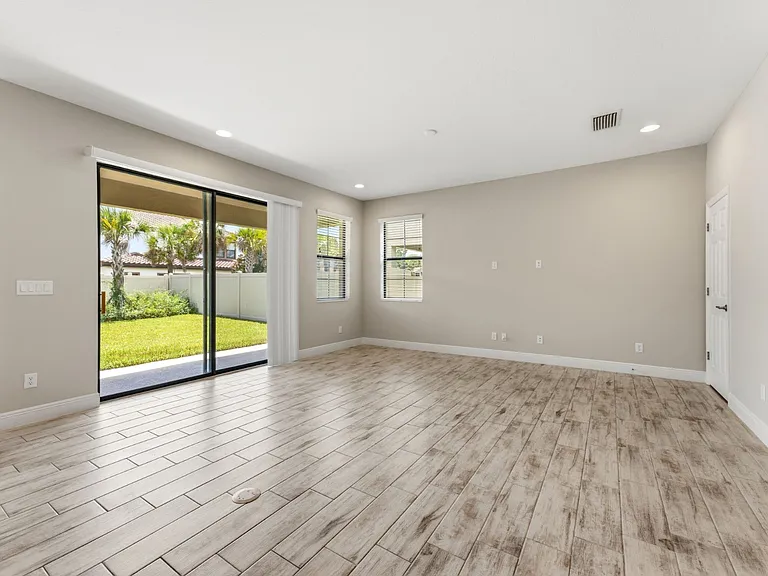 3940 Maurice Ave — Photo 6