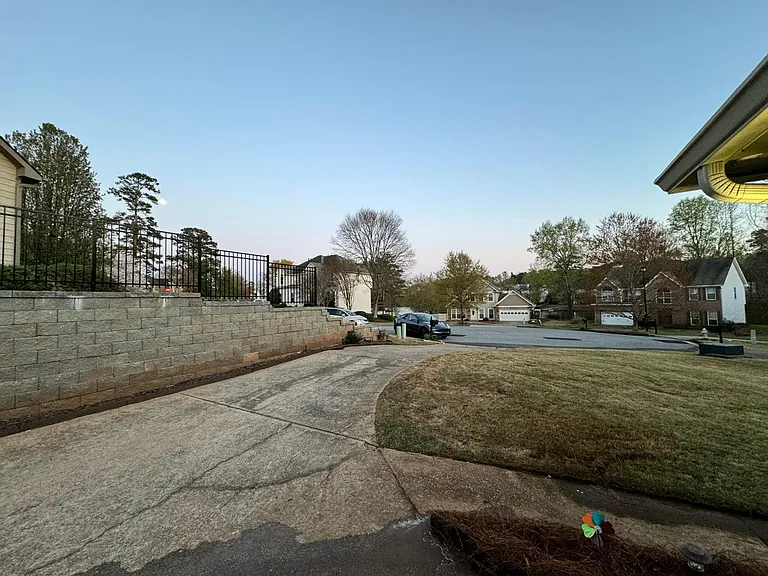 215 Lisbet Ct — Photo 23
