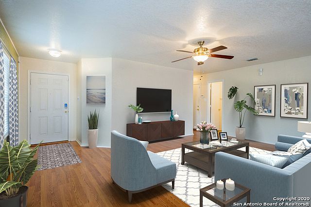 1st image of 326 Redbud Trce