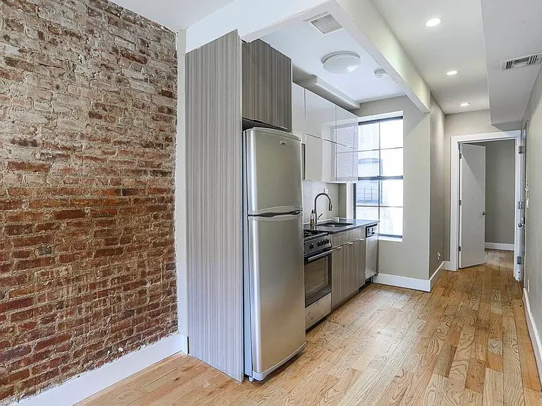 871 Hart St #2L — Photo 2
