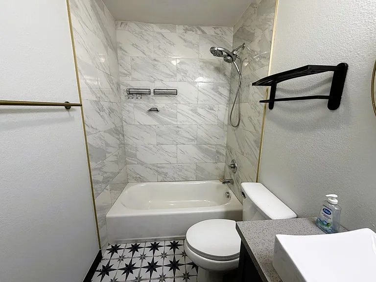 328 Linn Ln — Photo 12