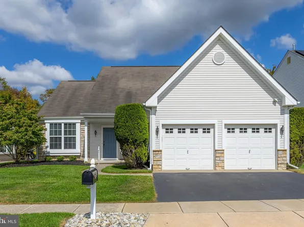 20 Hibiscus Dr, Marlton, NJ 08053