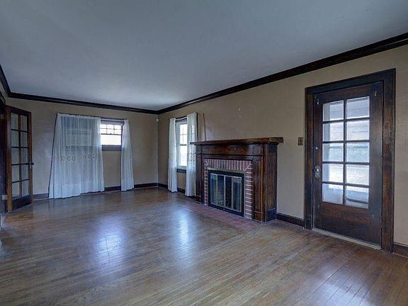1st floor living room