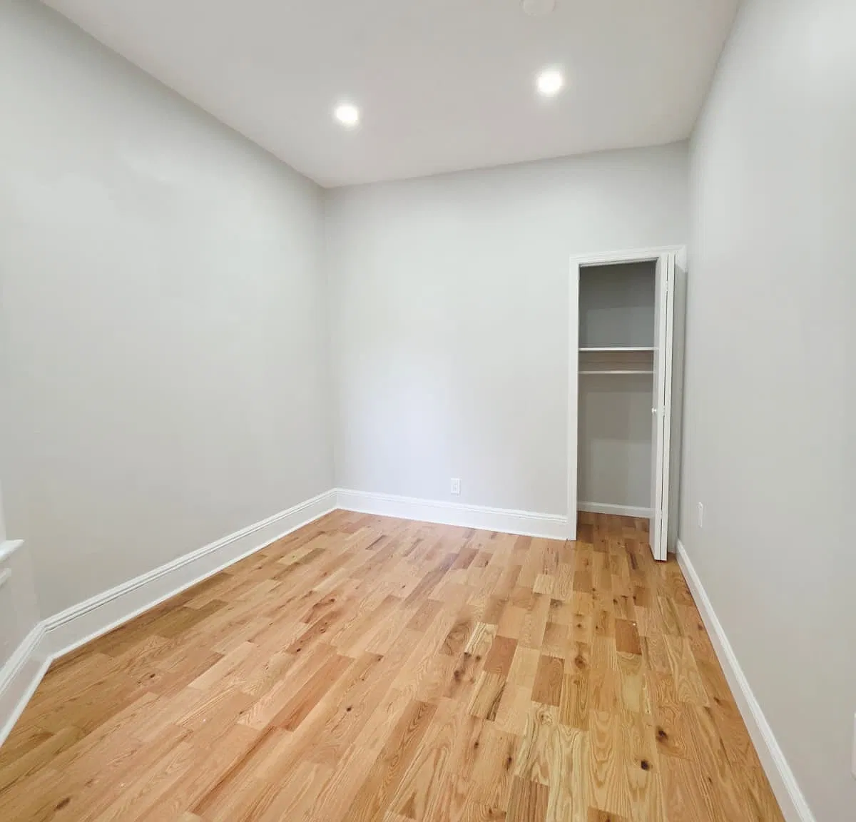 3 bed, 1000 sqft, $2,650 — Photo 2