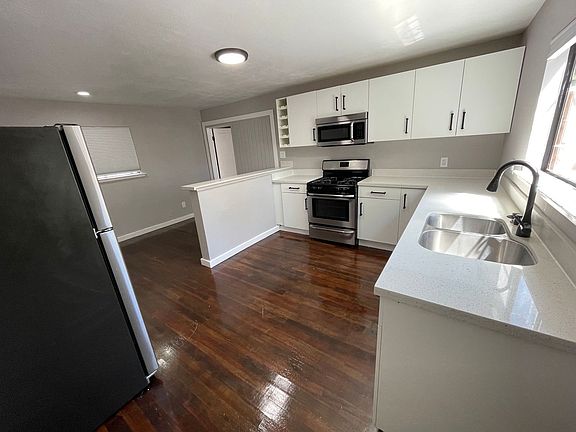 3rd image of 3018-3020 Maple Ave