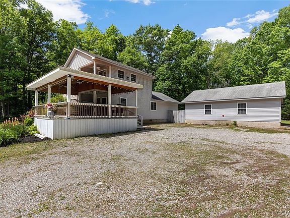 3rd image of 2235 Pine Cove Trl
