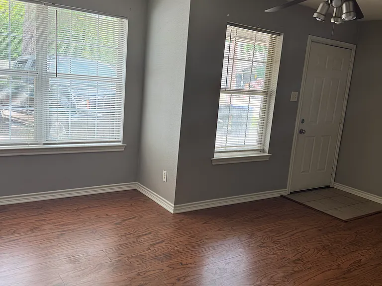 206 W Sycamore Ln #A — Photo 3