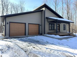 2418 Hawks Eye Dr, Bellaire, MI 49615