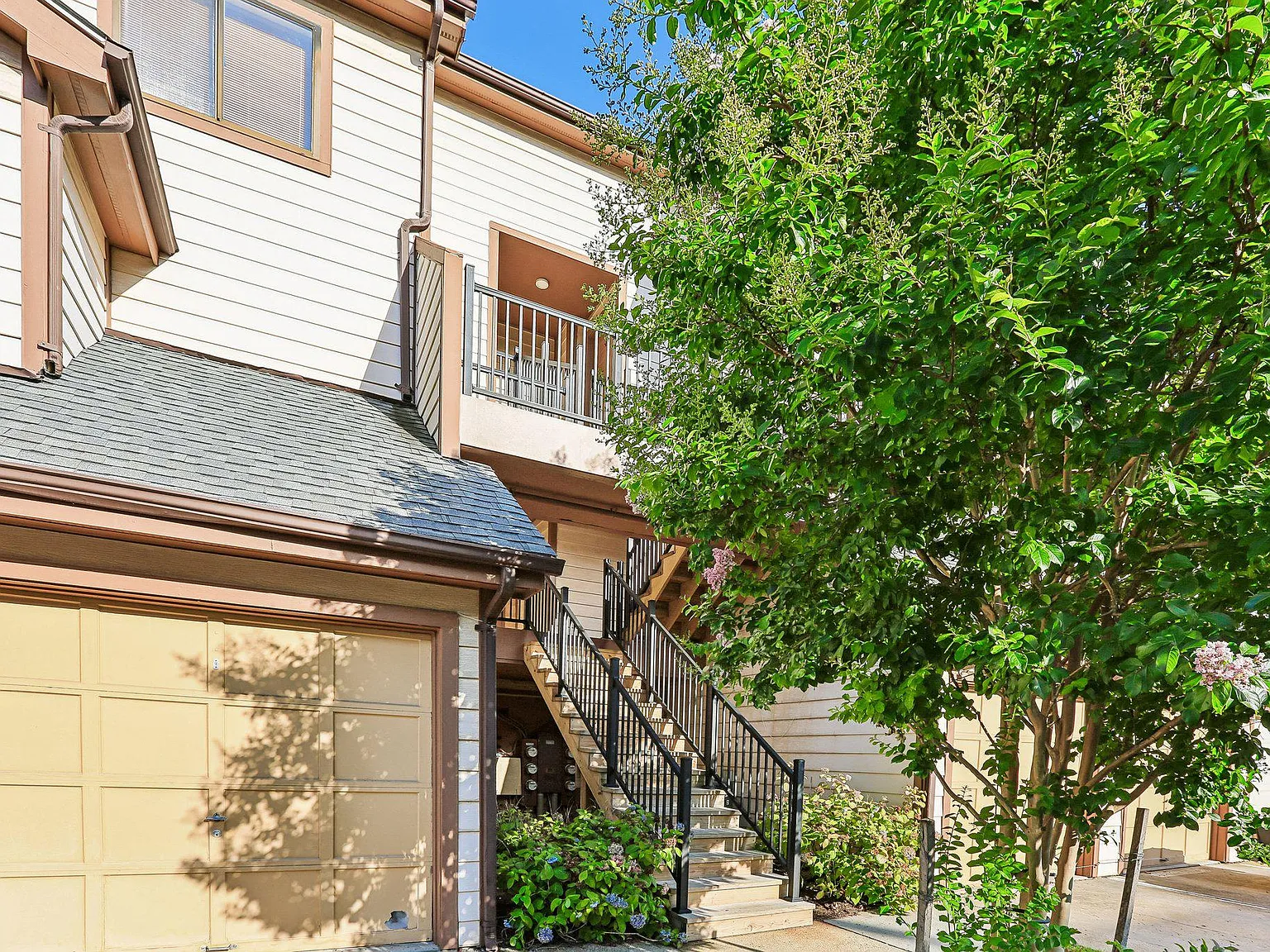 1 bed, 1.0 bath, 714 sqft, $1,800 — Photo 1