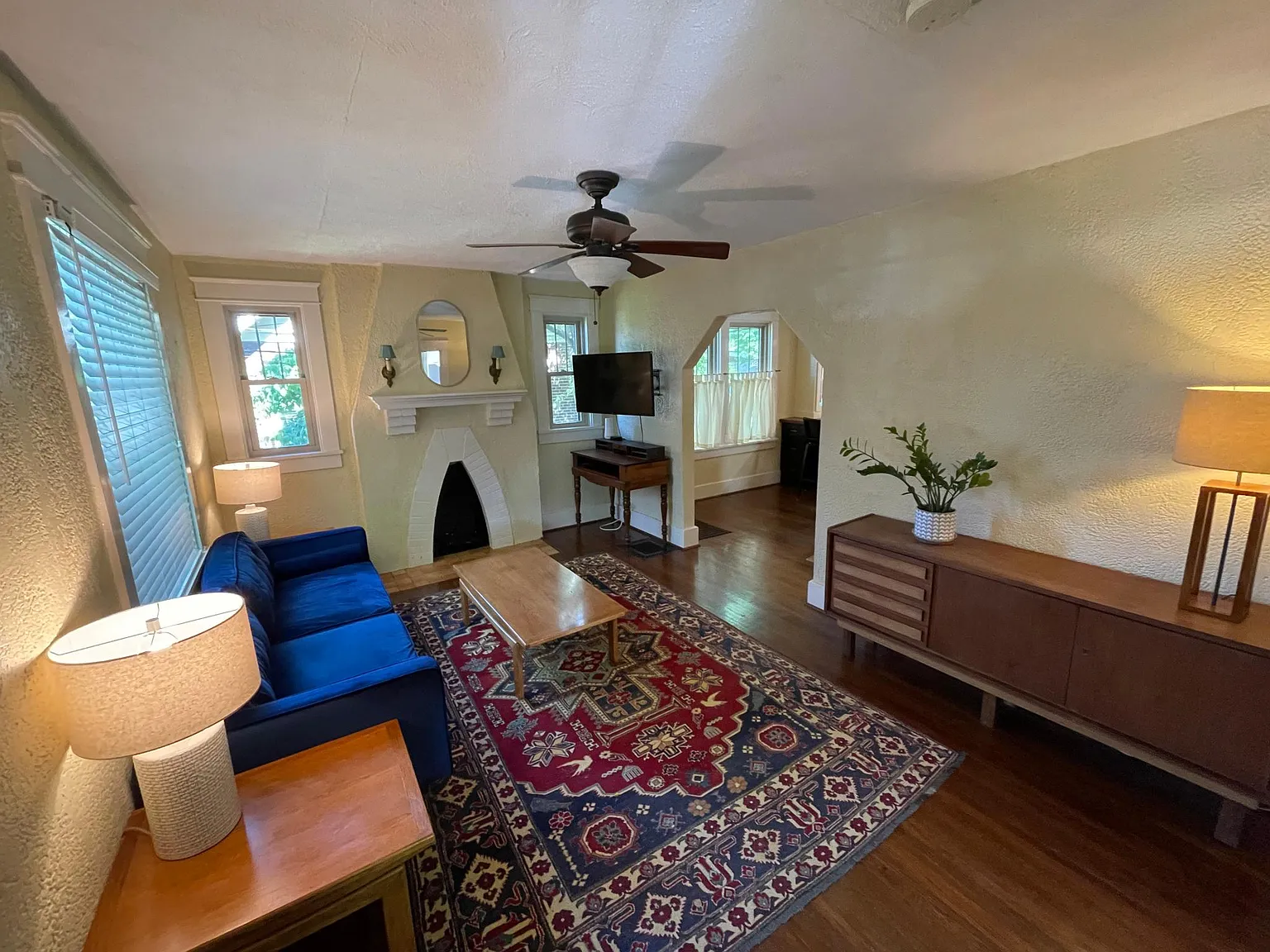 3 bed, 1727 sqft, $3,450 — Photo 4