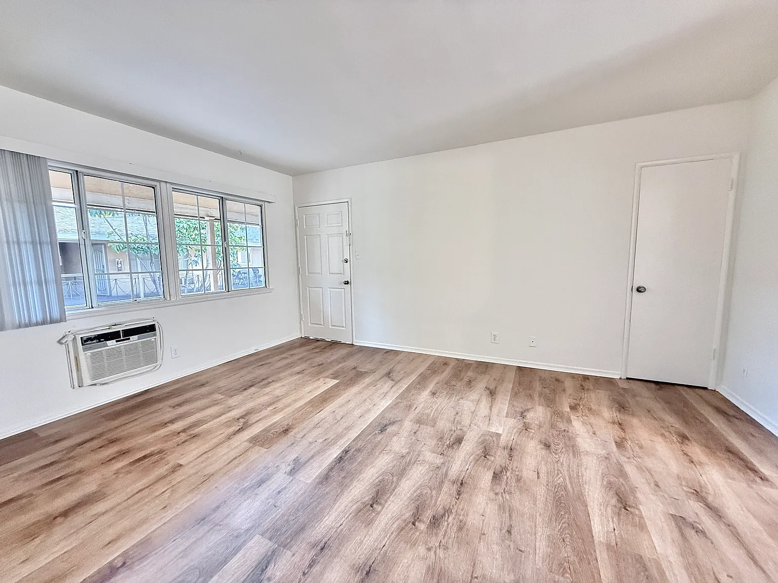 2 bed, 900 sqft, $2,195 — Photo 4