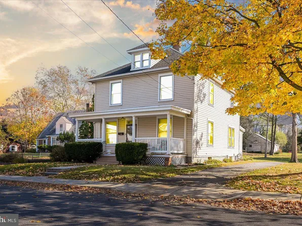 37 Spring Grove Ave, Greencastle, PA 17225