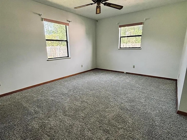 337 NW Tyler Ave — Photo 20