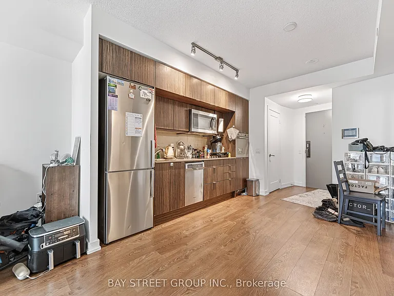 10 York St #1002 — Photo 27