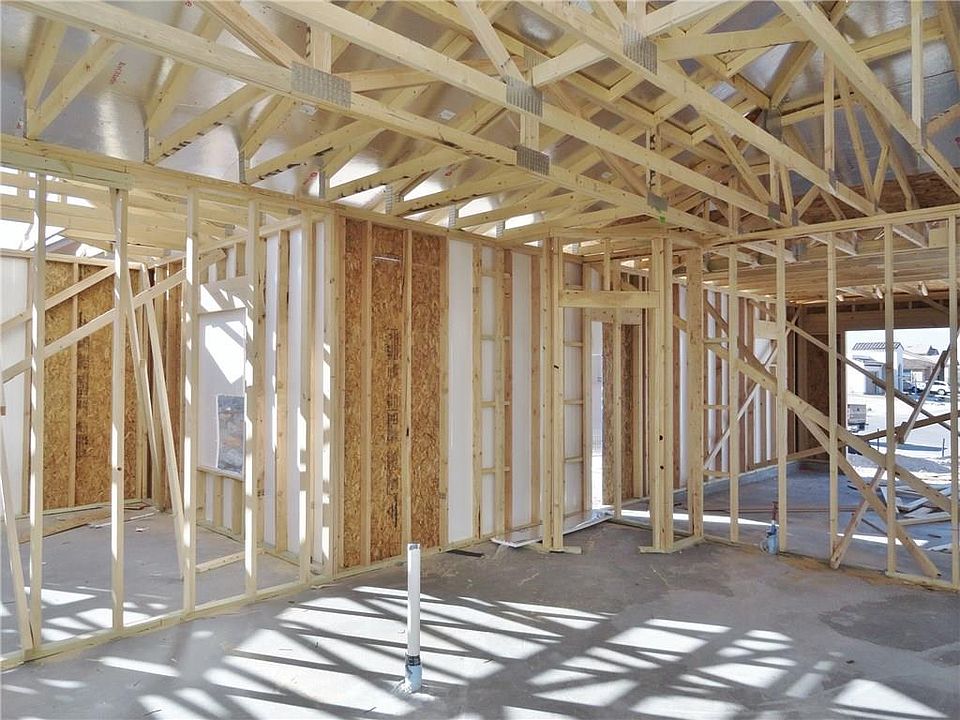 2nd image of 3020 Lookout Point Pl