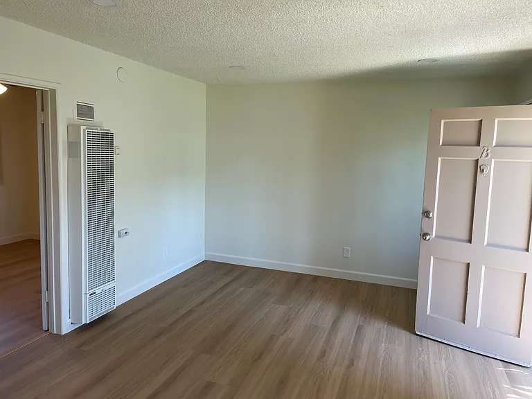 1196 W Valencia Dr #E — Photo 3