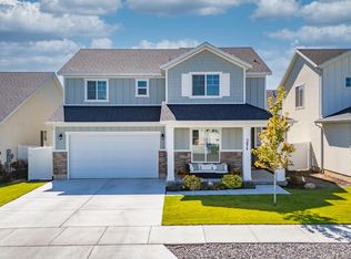 3074 S Edgewater Ln, Syracuse, UT 84075