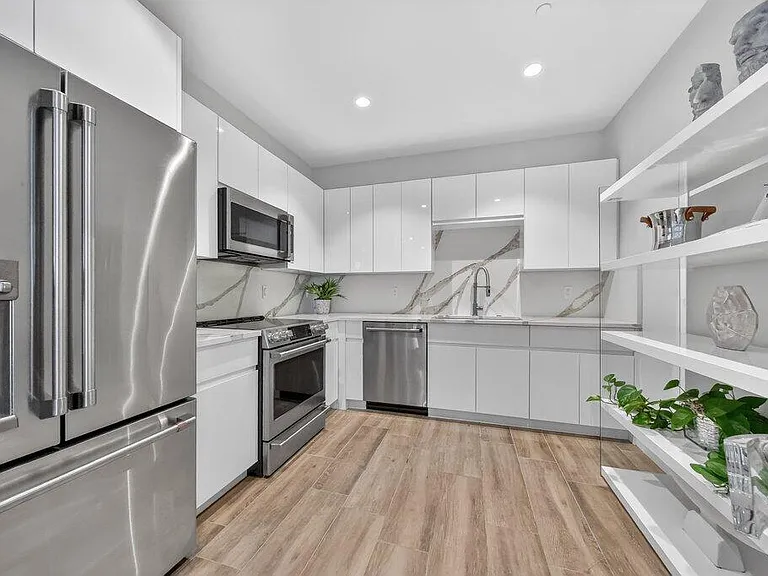 41 SW Seminole St #304 — Photo 9